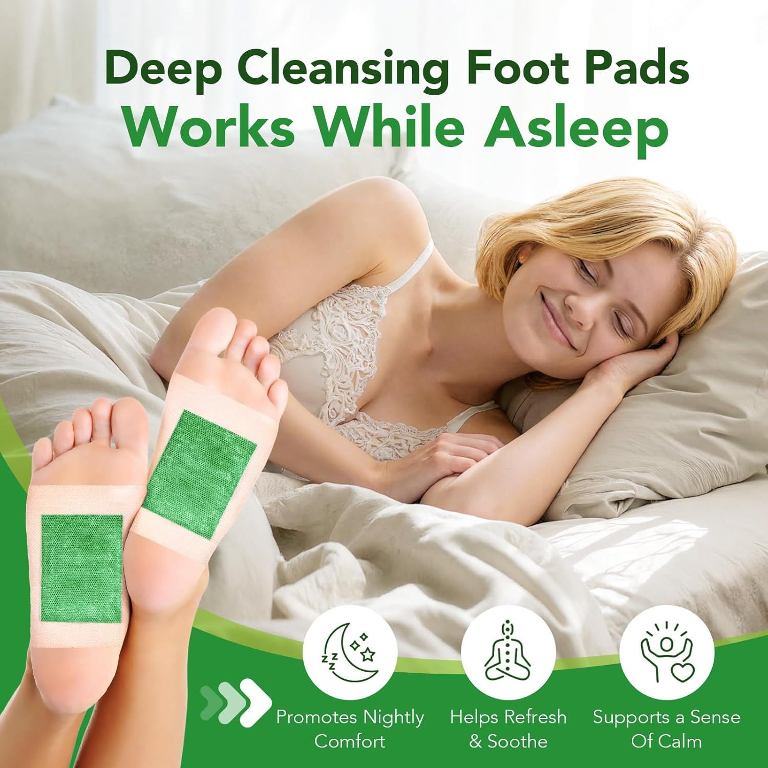 Donna a letto con cerotti per i piedi. Testo: Deep Cleansing Foot Pads Works While Asleep. Simboli: Luna, meditazione, mano.