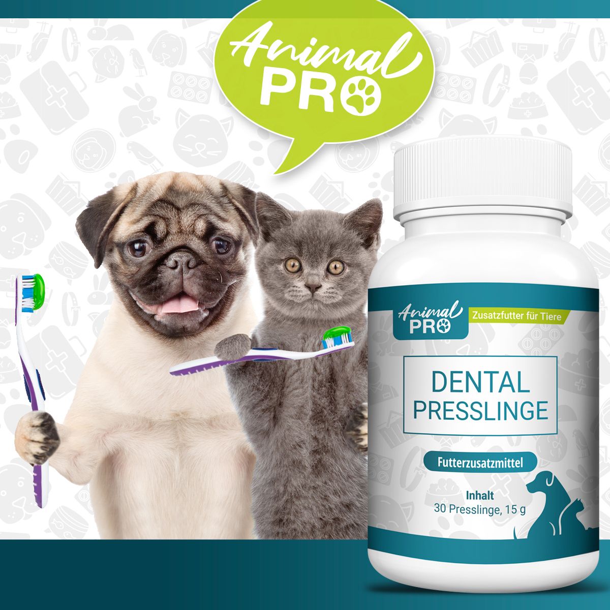 Carlino e gatto tengono spazzolini, accanto a una bottiglia di Animal Pro Dental Presslinge.