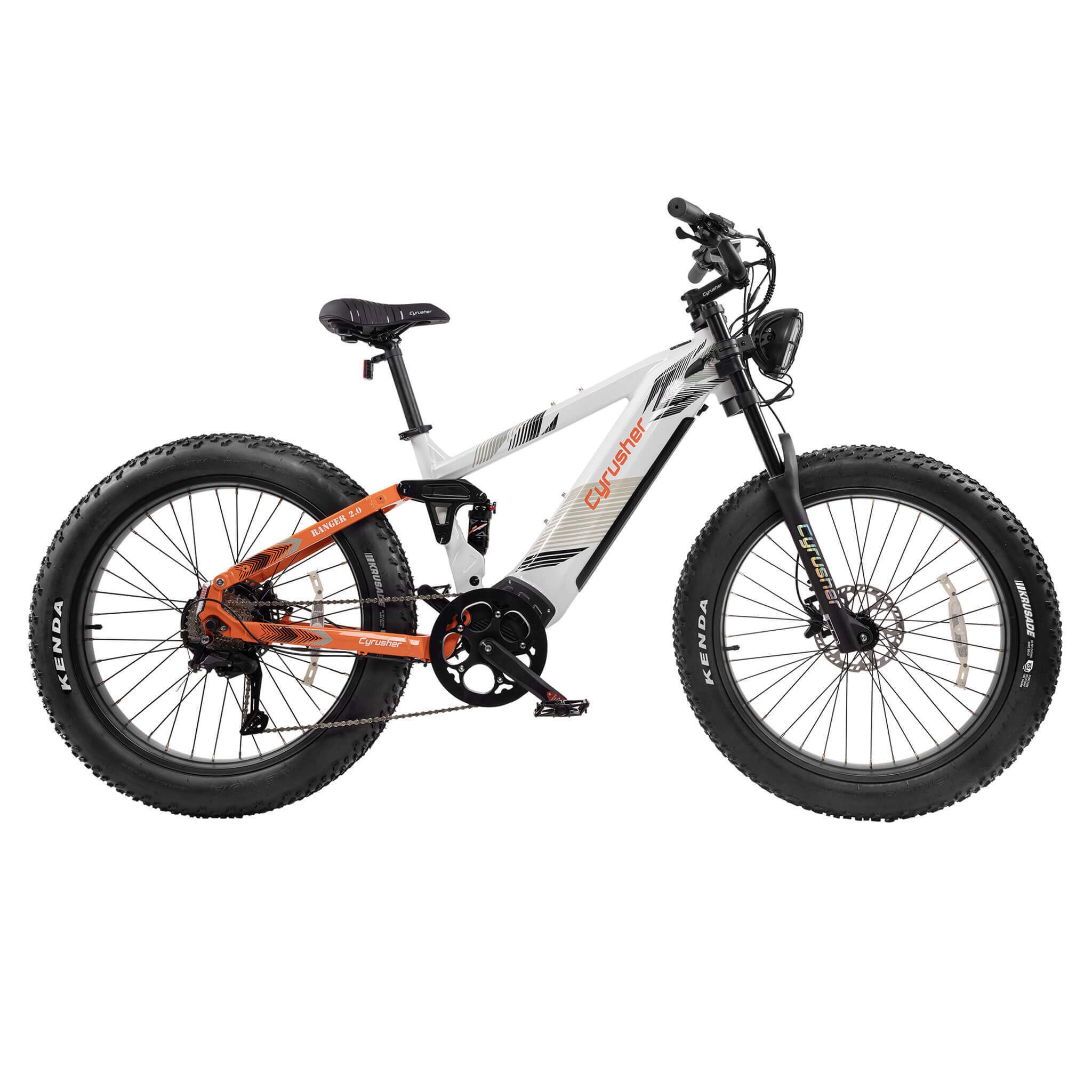 E-bike CYRUSHER Ranger 2.0 bianco, pneumatici neri, dettagli arancioni. Faro anteriore.