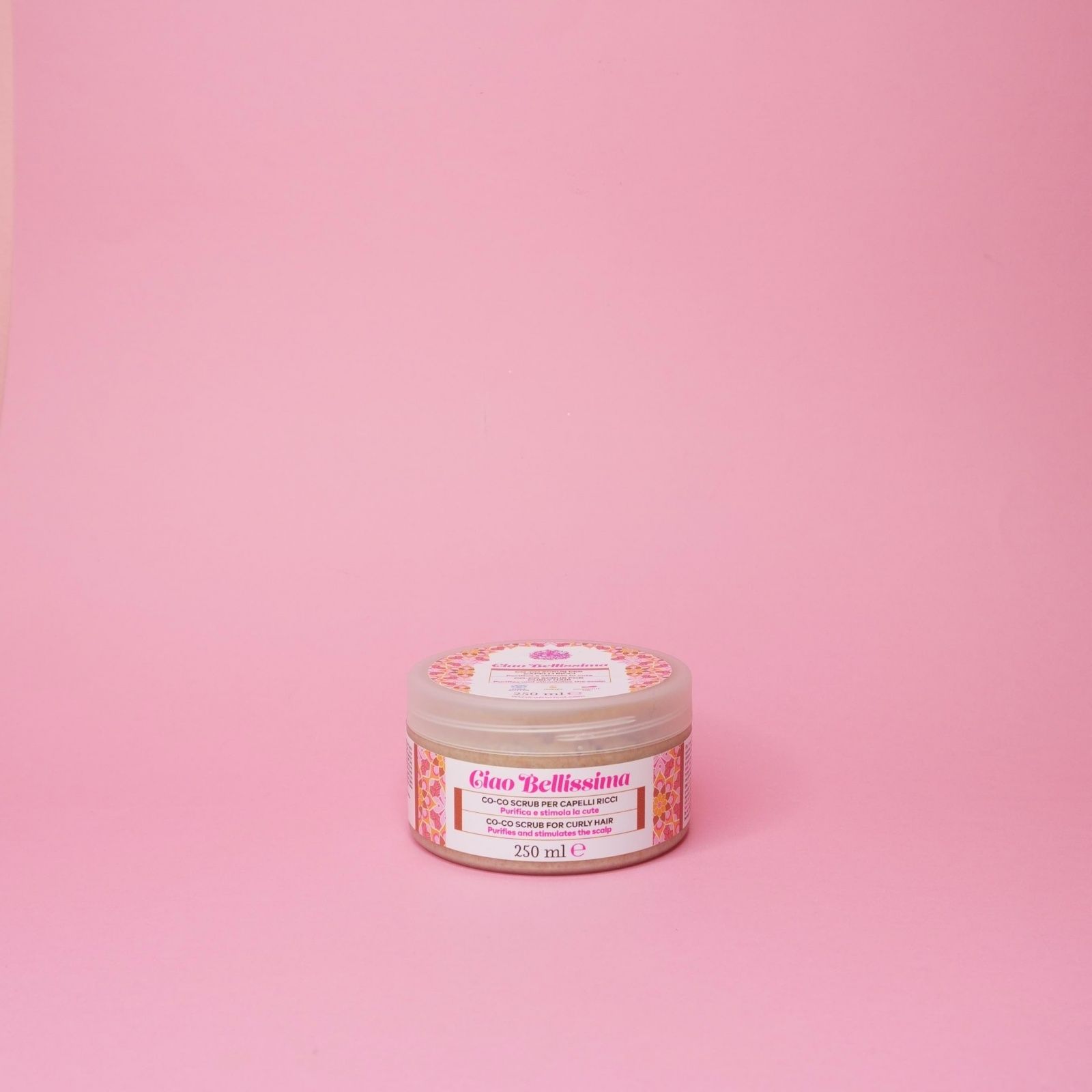 Barattolo rotondo con coperchio. Scritta: Ciao Bellissima, Co-Co Scrub per capelli ricci. 250 ml.