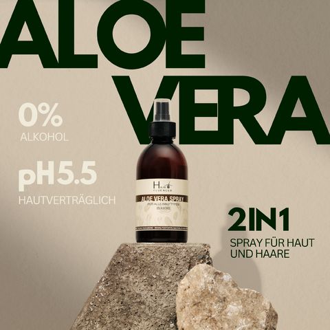Flacone spray Aloe Vera su pietra. Testo: 0% alcol, pH 5.5, alta tolleranza cutanea, spray 2 in 1 per pelle e capelli.