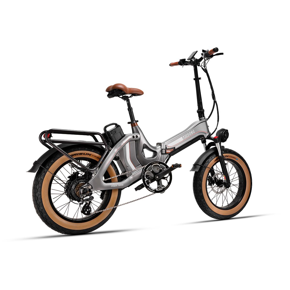 E-bike pieghevole, sella e pneumatici marroni. Telaio grigio, dettagli neri. Portapacchi posteriore.