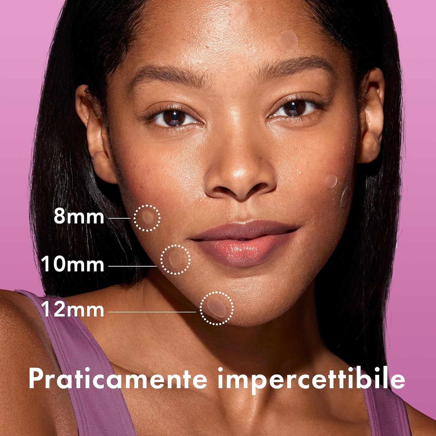 Primo piano di un viso con cerotti. Scritta: 8mm, 10mm, 12mm. Testo: Praticamente impercettibile.