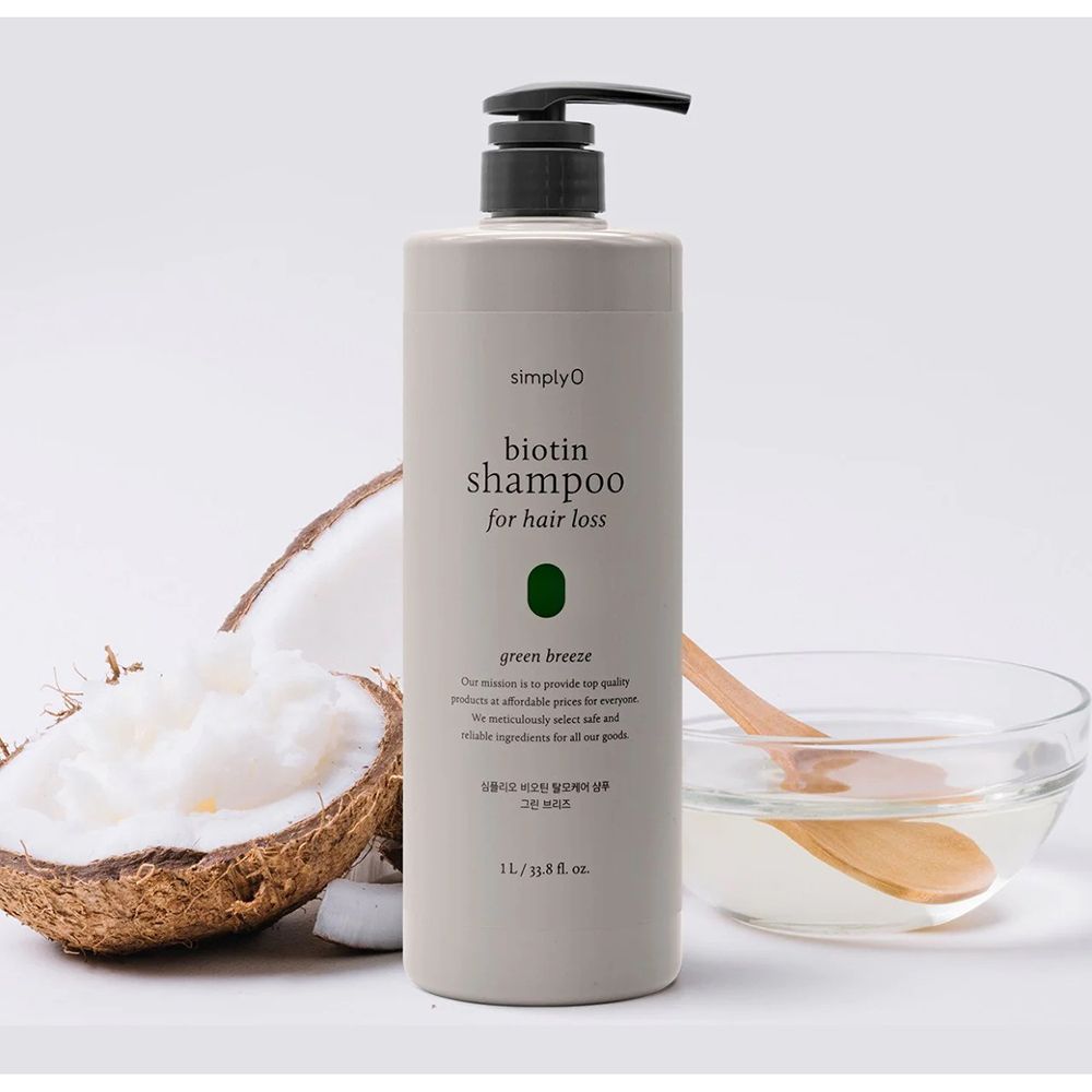 Flacone di shampoo grigio con dosatore nero. Scritta: biotin shampoo for hair loss. Marchio: simplyO. Cocco e ciotola.