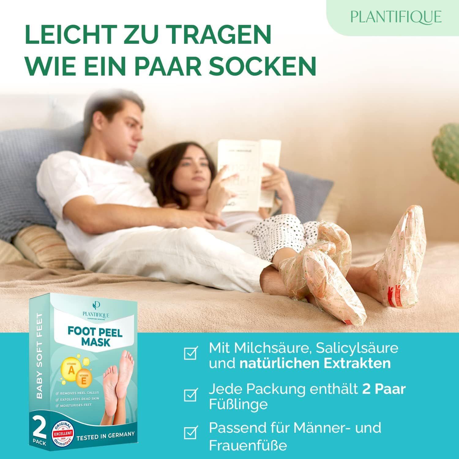 Coppia indossa maschere per i piedi. Confezione con maschere per i piedi. Testo: Baby Soft Feet, 2 paia di calzini. Ingredienti: acido lattico, acido salicilico, estratti naturali.