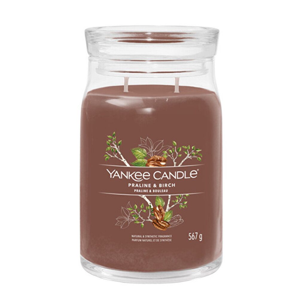 Vaso di vetro con coperchio, cera marrone e due stoppini. Etichetta "Yankee Candle Praline & Birch" e 567 g.