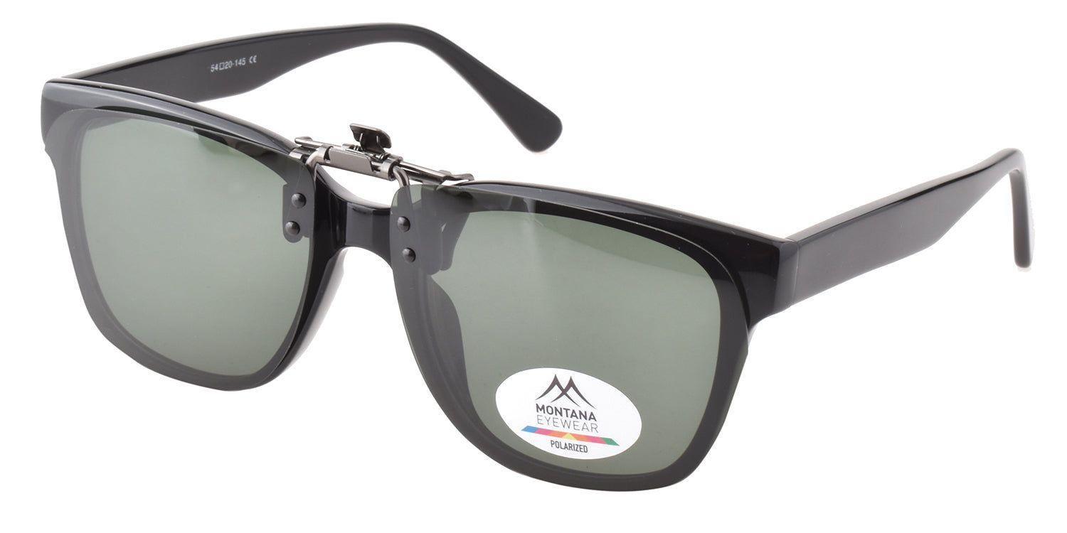 Occhiali neri con lenti verdi e occhiali da sole clip-on. Logo Montana Eyewear ed etichetta Polarized.