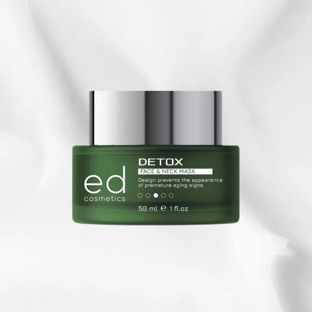 Vasetto verde con coperchio argentato. Scritta: "ed cosmetics DETOX FACE & NECK MASK". 50 ml.