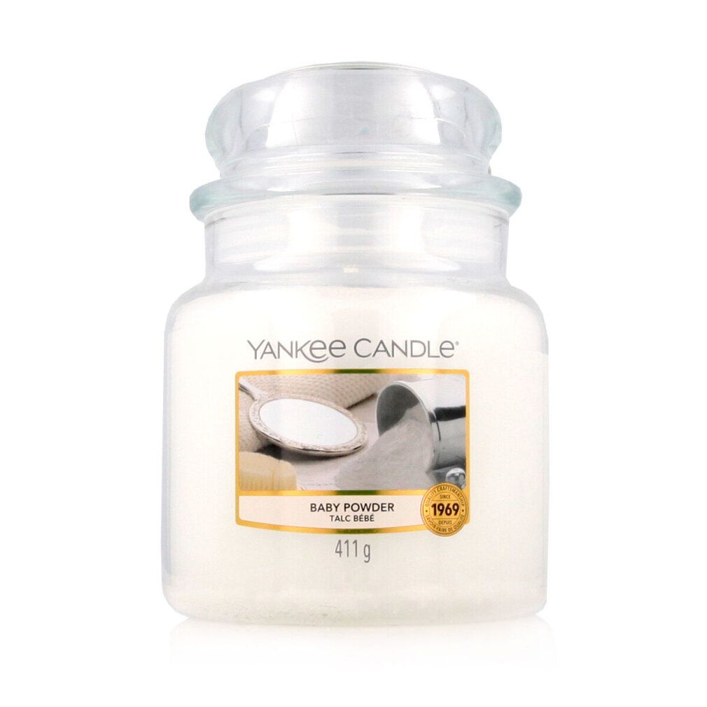 Candela profumata Yankee Candle Baby Powder in vaso con coperchio. Etichetta con immagine del prodotto. Peso: 411g.