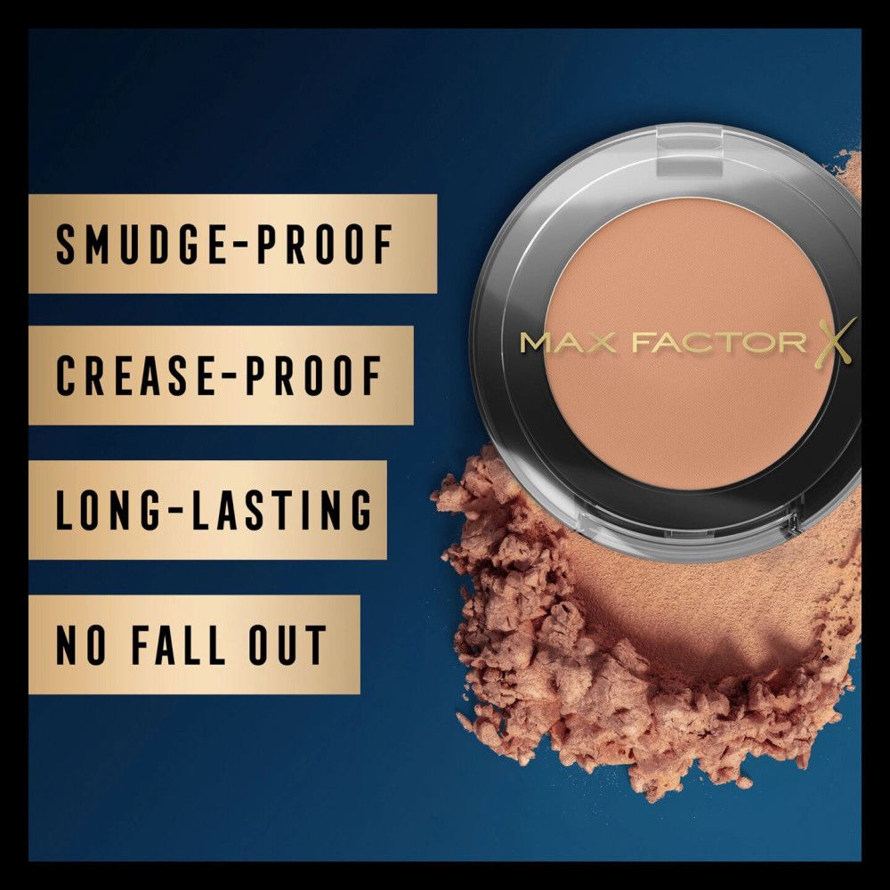 Ombretto con testo: "SMUDGE-PROOF", "CREASE-PROOF", "LONG-LASTING", "NO FALL OUT". Accanto, ombretto e contenitore "MAX FACTOR".