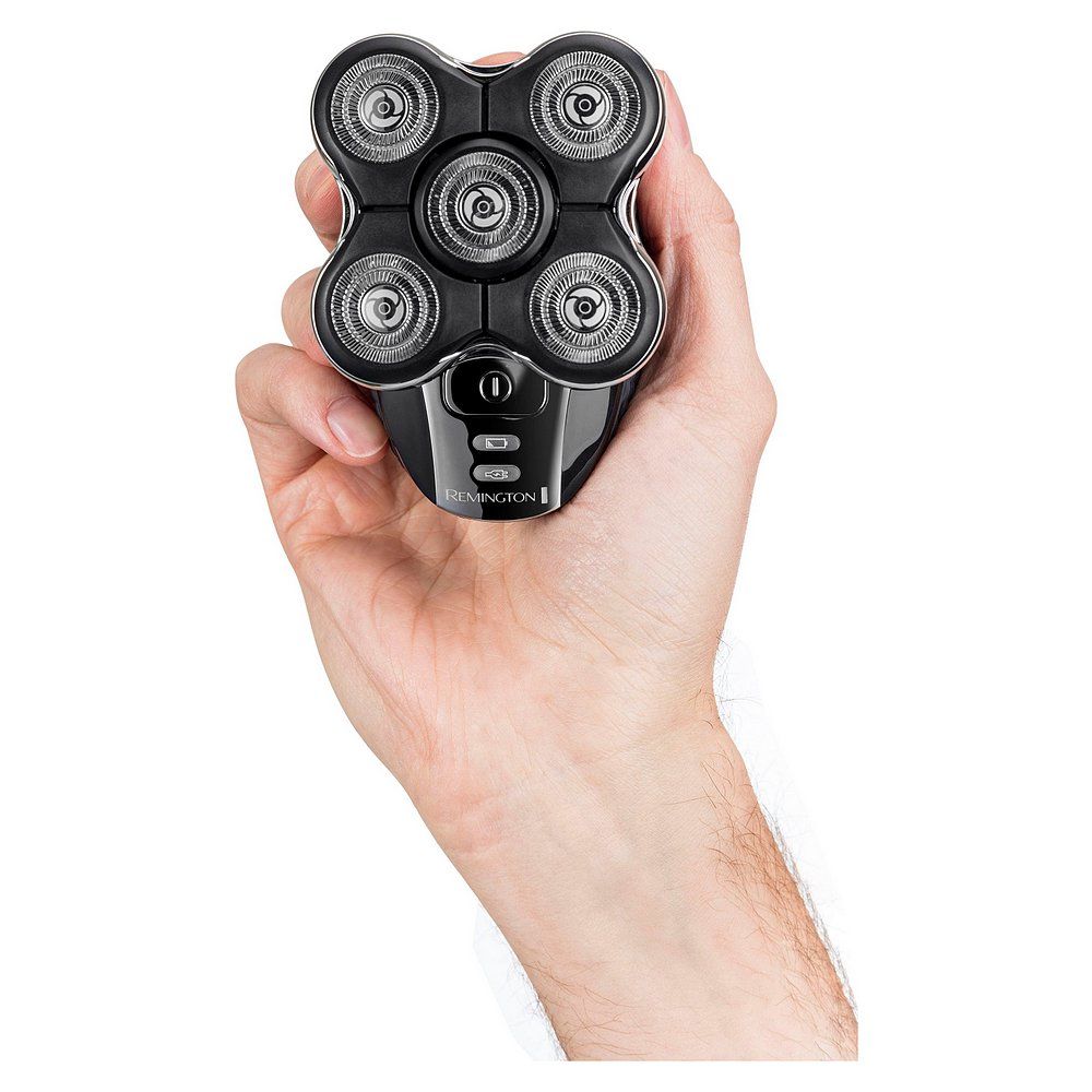 Mano che tiene il rasoio nero Remington XR 1500 con cinque testine rotanti.