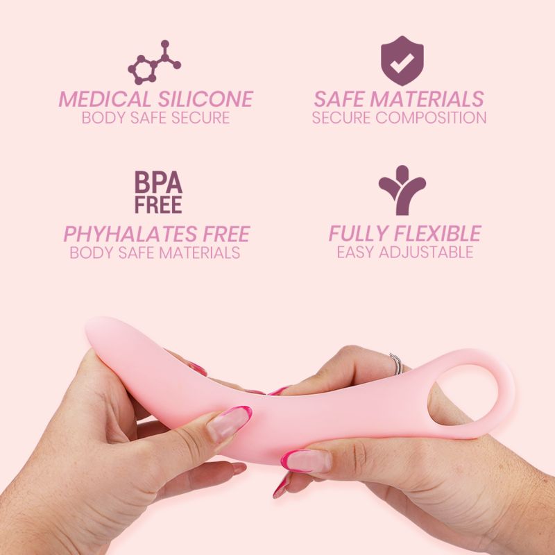 Dilatatore rosa in mani. Anello per presa. Quattro icone: silicone medicale, materiali sicuri, senza BPA, completamente flessibile.