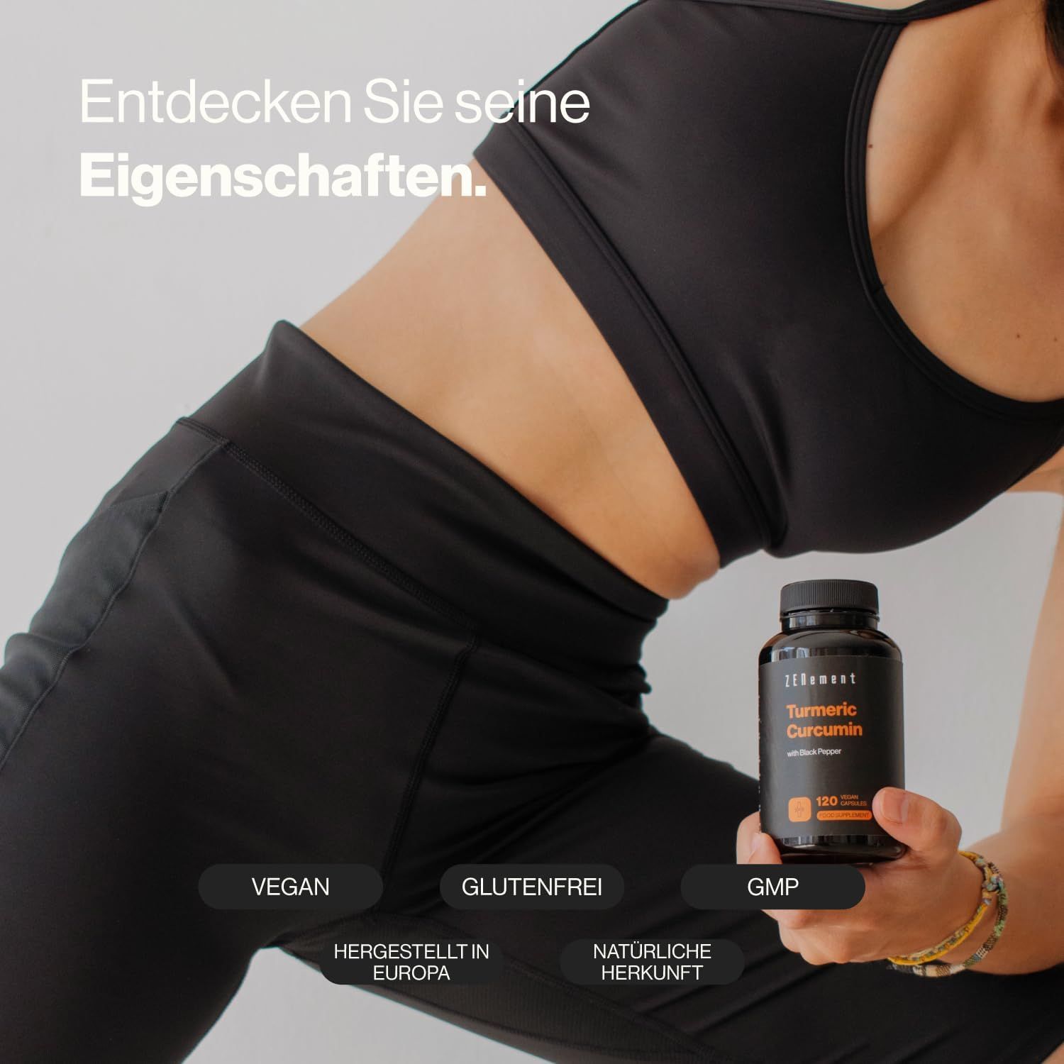 Flacone marrone con capsule nere. Scritta: Turmeric Curcumin. Vegano, senza glutine, GMP.