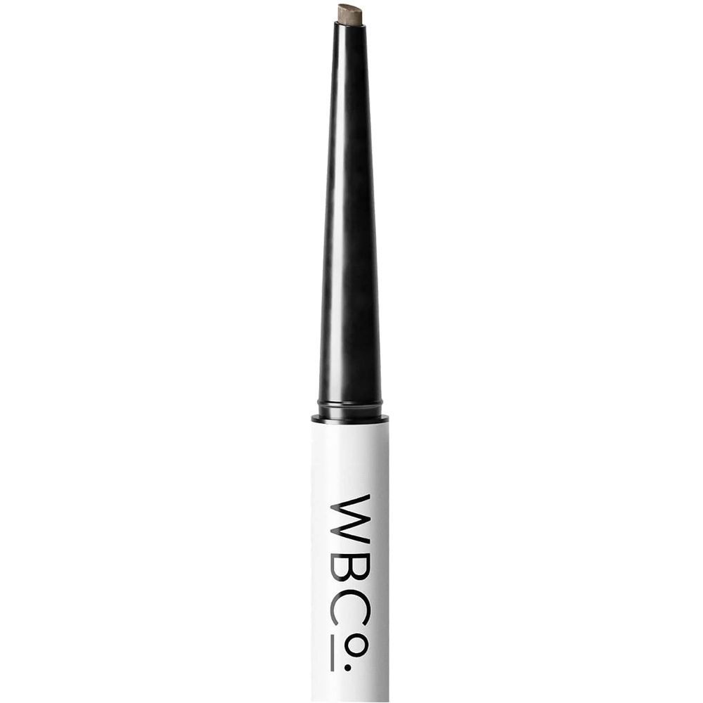 Matita per sopracciglia con fusto bianco e cono nero. Sul fusto è stampato WBCo.