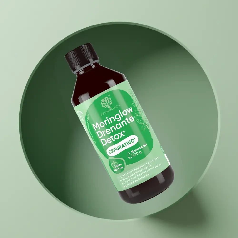Bottiglia di prodotto in un cerchio verde. Testo: RedMoringa, Drenante Detox, Depurativo. Flacone 570 g.
