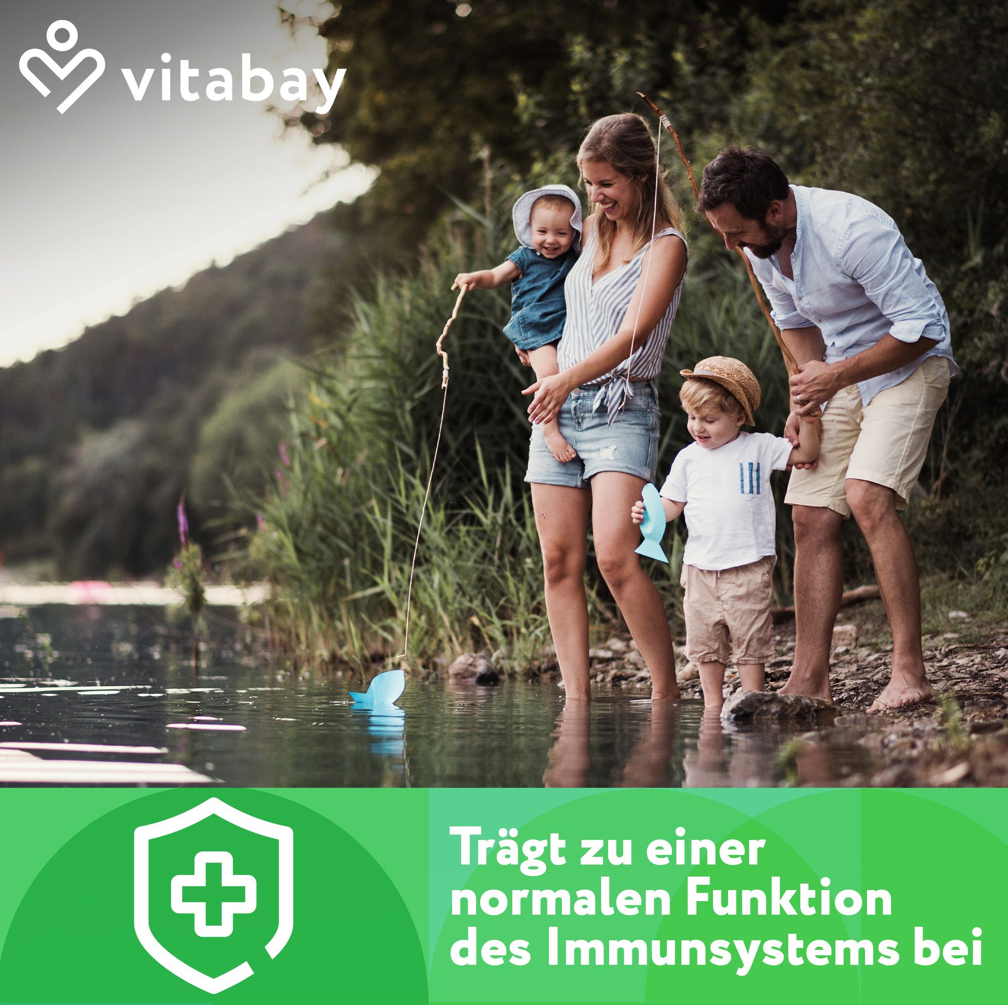Famiglia sul lago. Testo: Contribuisce alla normale funzione del sistema immunitario. Logo Vitabay.