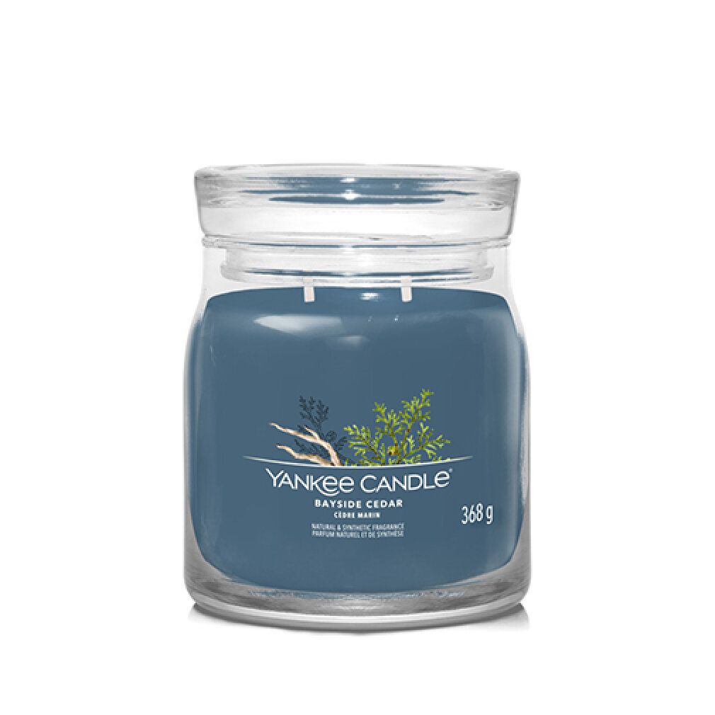 Vasetto di candela con coperchio. Candela blu con stampa e scritta. 368g. Yankee Candle Bayside Cedar.