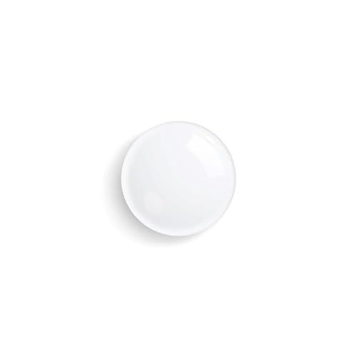 Goccia rotonda bianca su sfondo bianco. Superficie liscia e lucida.