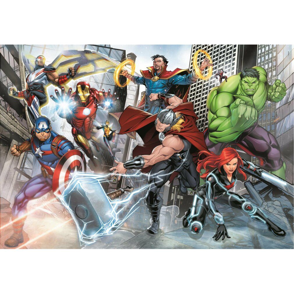 Puzzle Avengers, raffigurante diversi supereroi. Include Capitan America, Iron Man, Thor, Hulk, Vedova Nera e altri. Paesaggio urbano sullo sfondo.
