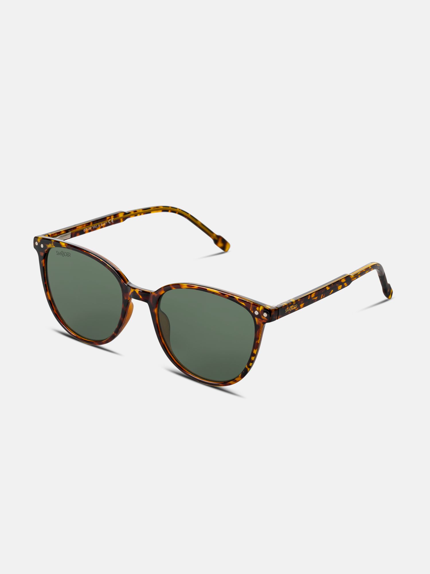 Occhiali da sole marroni a fantasia tartarugata e lenti verdi. Vista laterale, marchio Smooder sull'asta.
