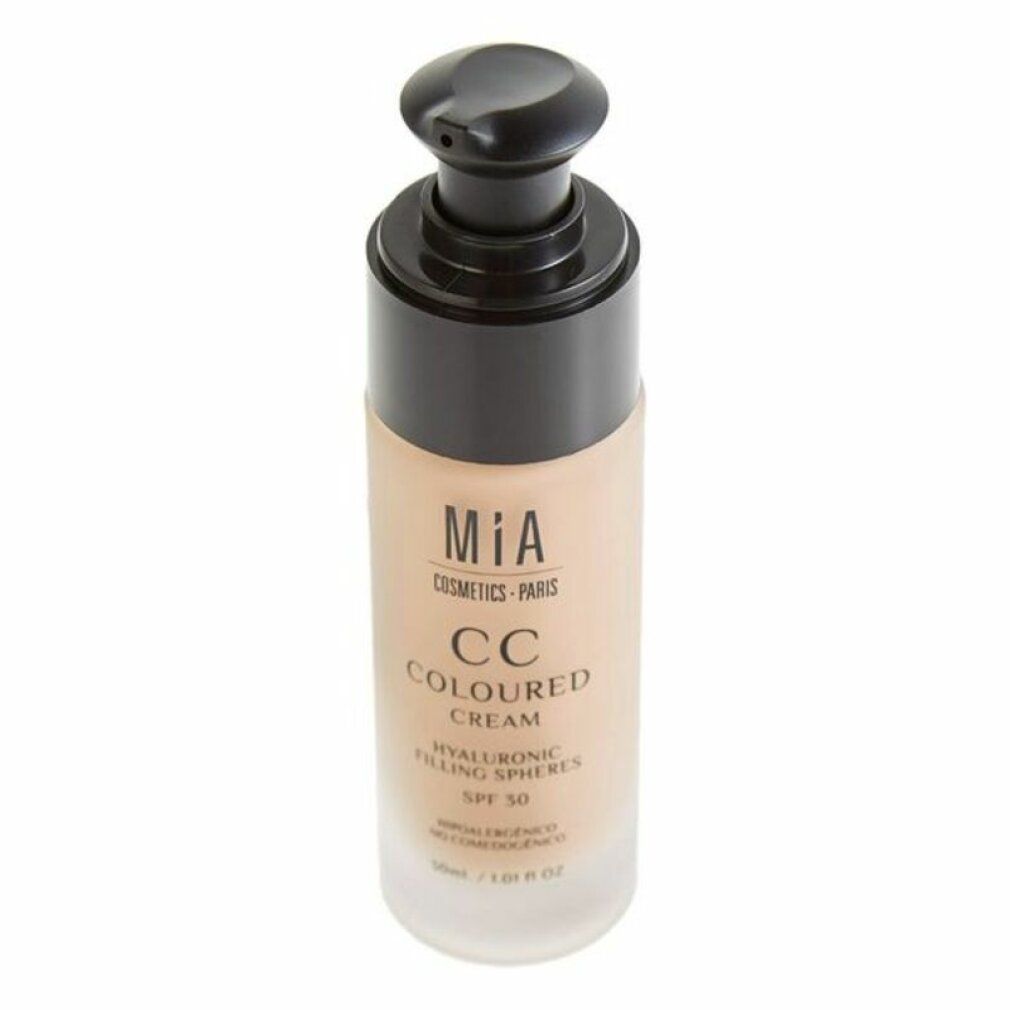 Flacone di crema CC beige con tappo a pompa nero. Scritte: Mia Cosmetics, CC Cream, SPF 30. 50ml.