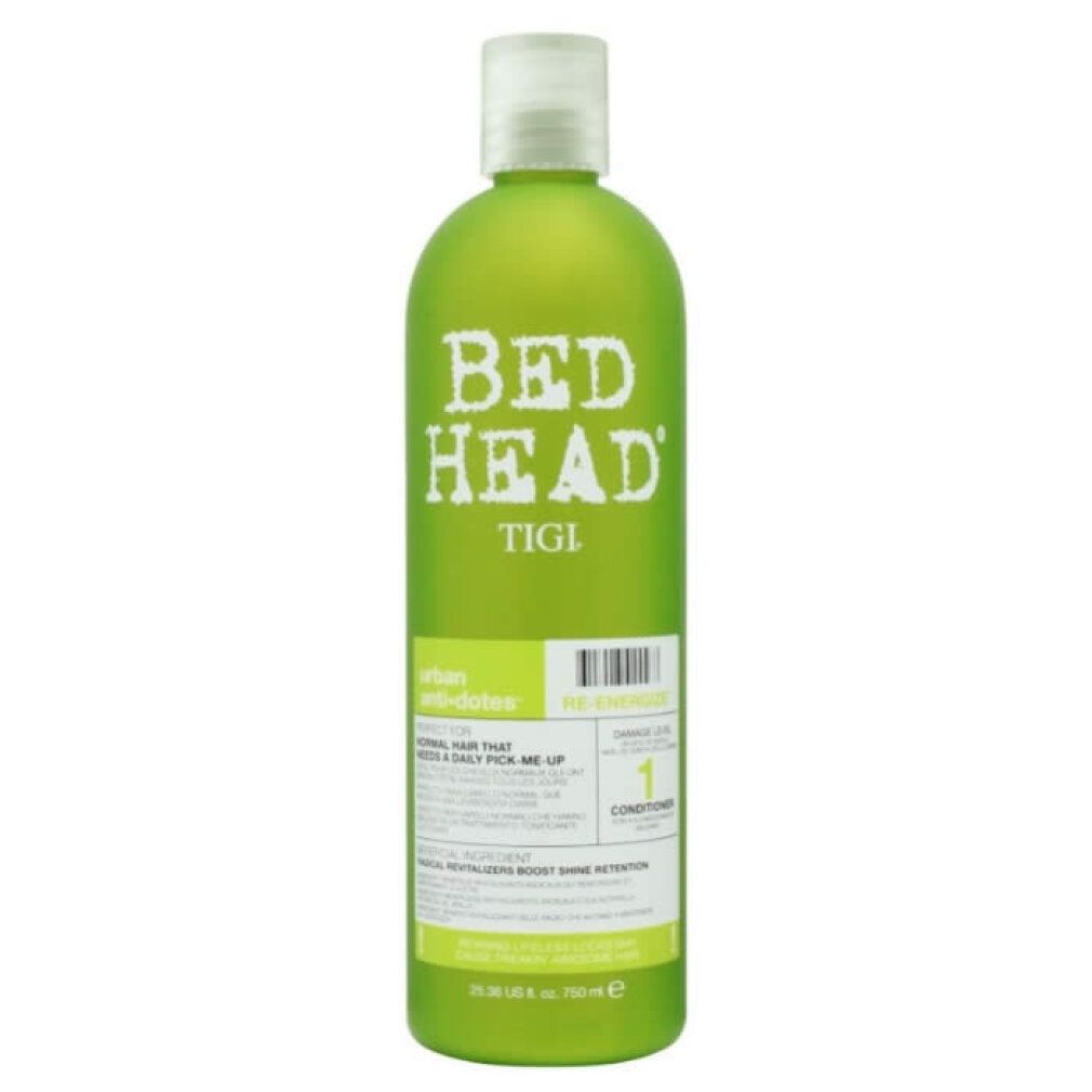 Flacone verde con dosatore bianco. Scritta Bed Head TIGI. Etichetta con informazioni prodotto.