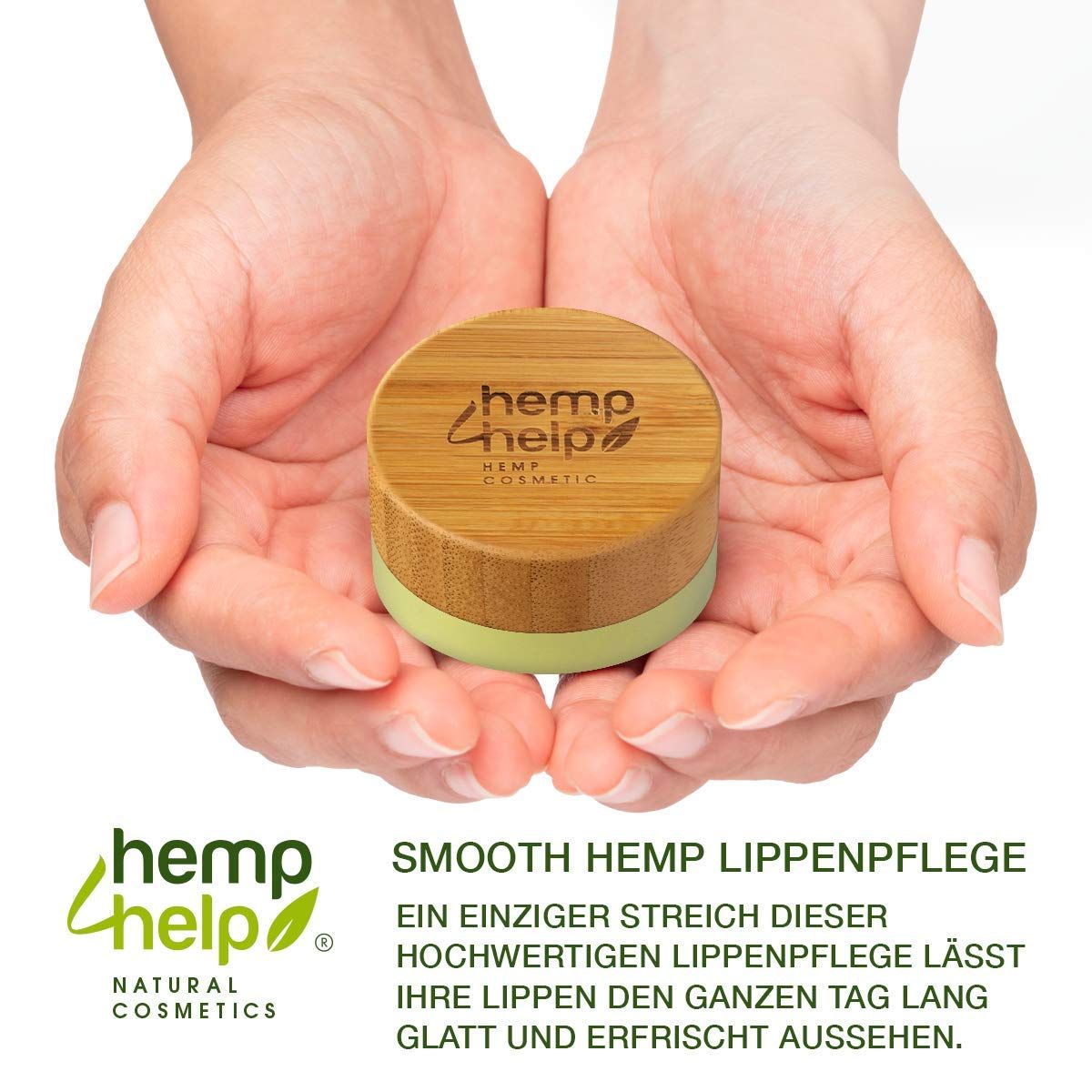 Vasetto di balsamo per labbra tra le mani. Coperchio in legno con scritta: hemp help, cosmetici. Testo: Cura labbra liscia alla canapa. Labbra lisce e rinfrescate.