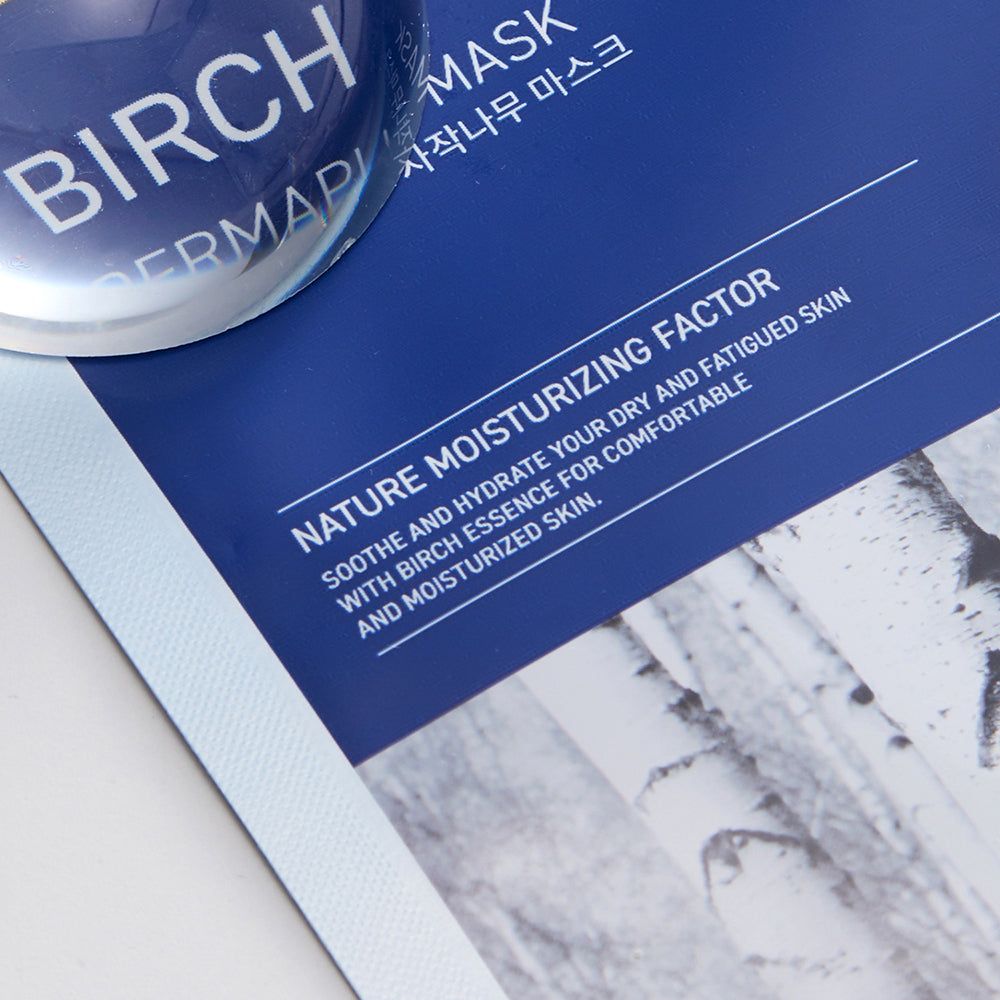 Confezione blu MEDIHEAL Dermaplus Birch Mask con testo. Lente d'ingrandimento.