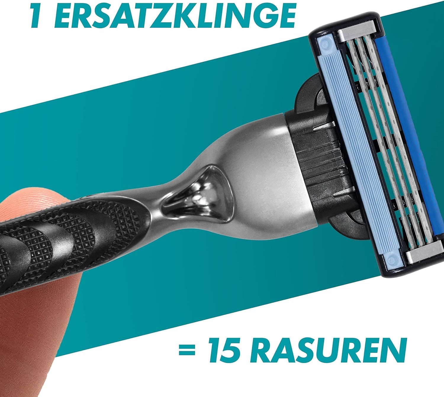 Testina del rasoio Gillette Mach3. Una lametta di ricambio. Testo: "1 LAMETTA = 15 RASATURE". Dettagli blu.
