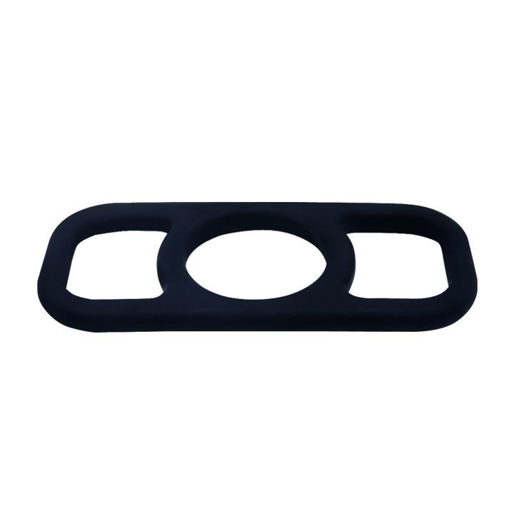 Anello in silicone nero con tre aperture. Forma rettangolare con apertura ovale e due quadrate.
