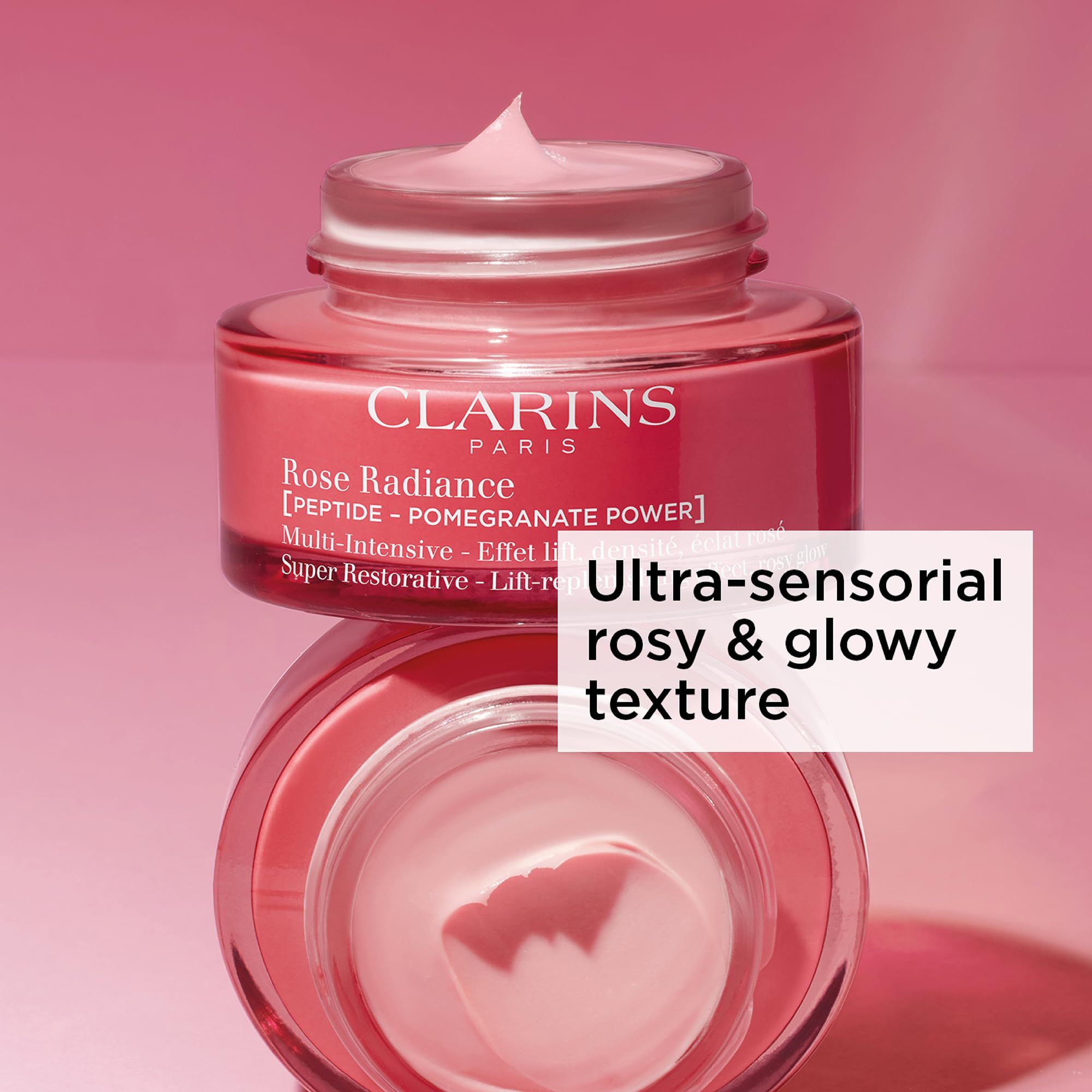 Vasetto di crema rosso con coperchio, crema sul coperchio. Scritta: CLARINS PARIS, Rose Radiance, [PEPTIDE - POMEGRANATE POWER].