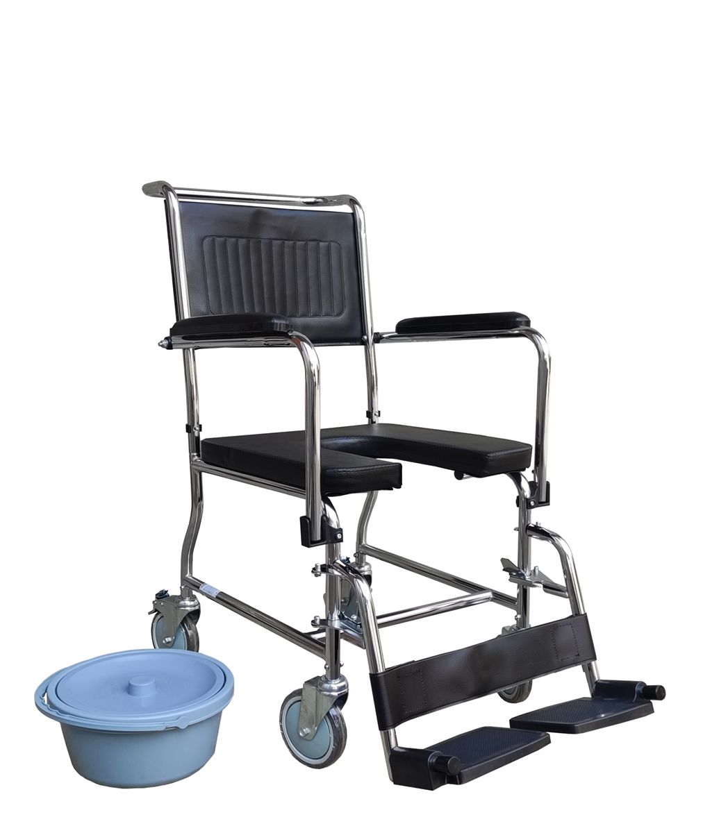 Sedia comoda con seduta imbottita, schienale, braccioli e poggiapiedi. Struttura cromata, quattro ruote. Secchio accanto.