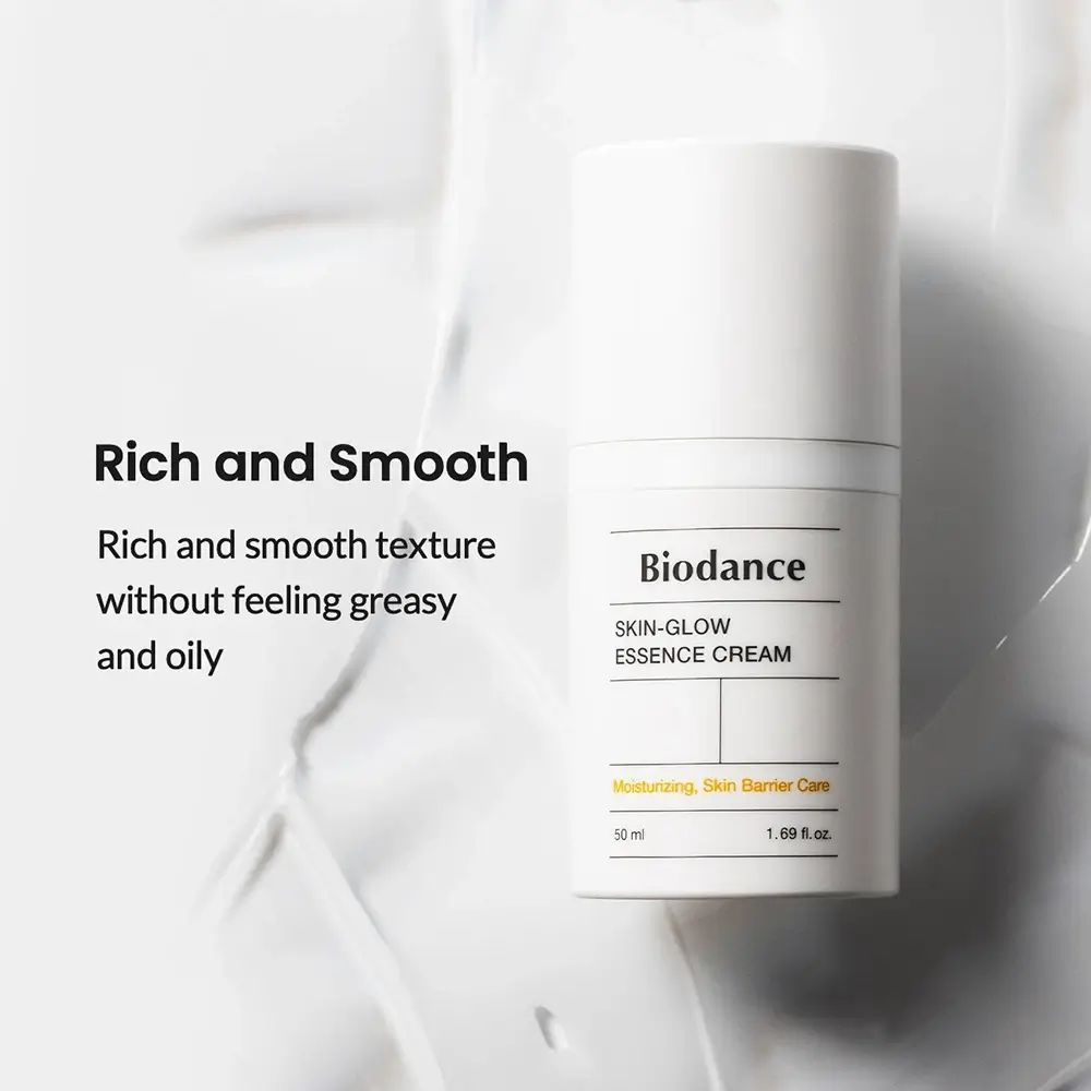 Flacone del prodotto con testo: Biodance Skin-Glow Essence Cream. Texture: Ricca e liscia. Senza sensazione di unto.