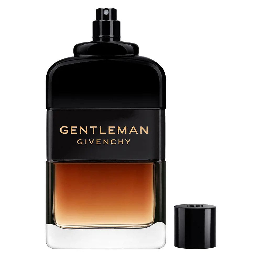 Flacone Givenchy Gentleman con tappo rimosso. Tappo nero, corpo rettangolare con liquido marrone. Scritta dorata.