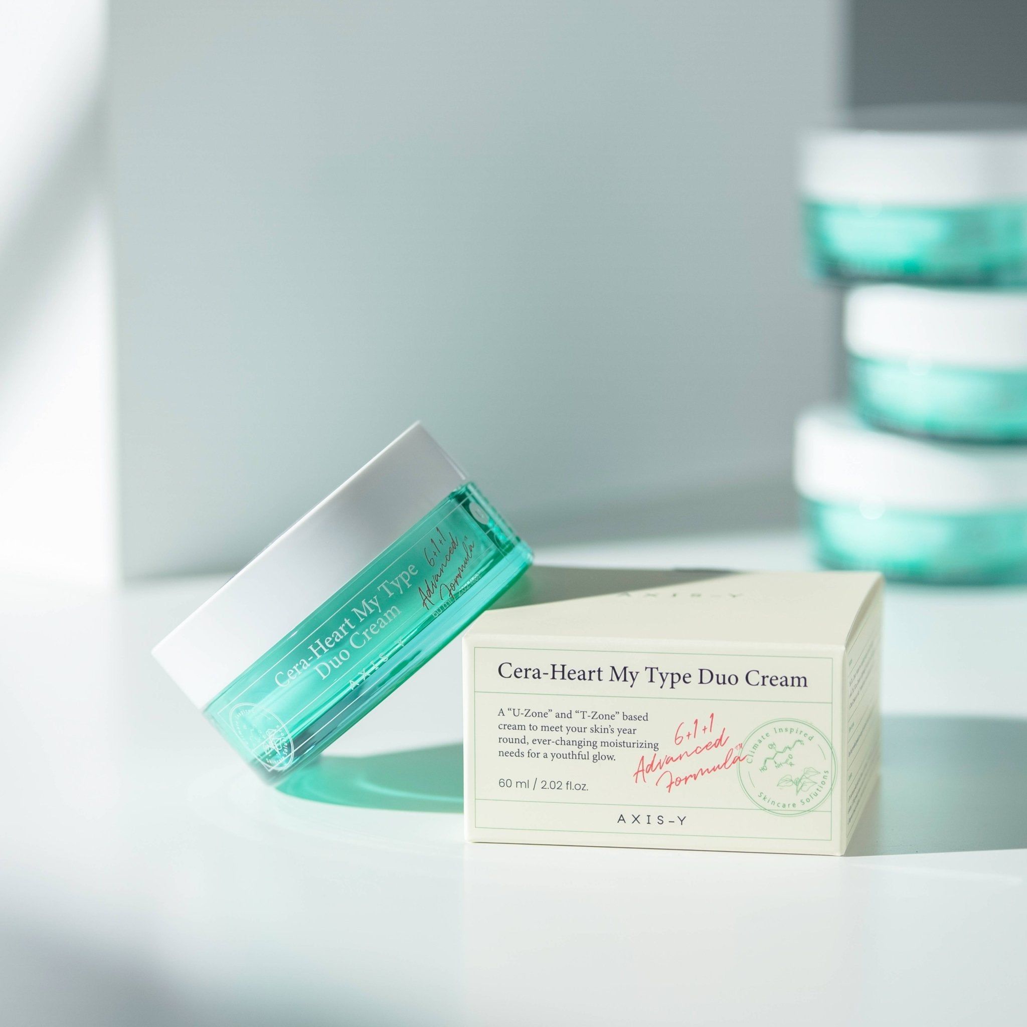 Vaso di crema e scatola. Vaso: Cera-Heart My Type Duo Cream. Scatola: Cera-Heart My Type Duo Cream, 60 ml, AXIS-Y.