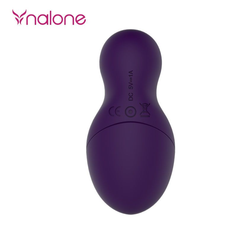 Retro di uno stimolatore viola con nome del marchio, marchio CE e indicazione di ricarica 'DC 5V=1A'.