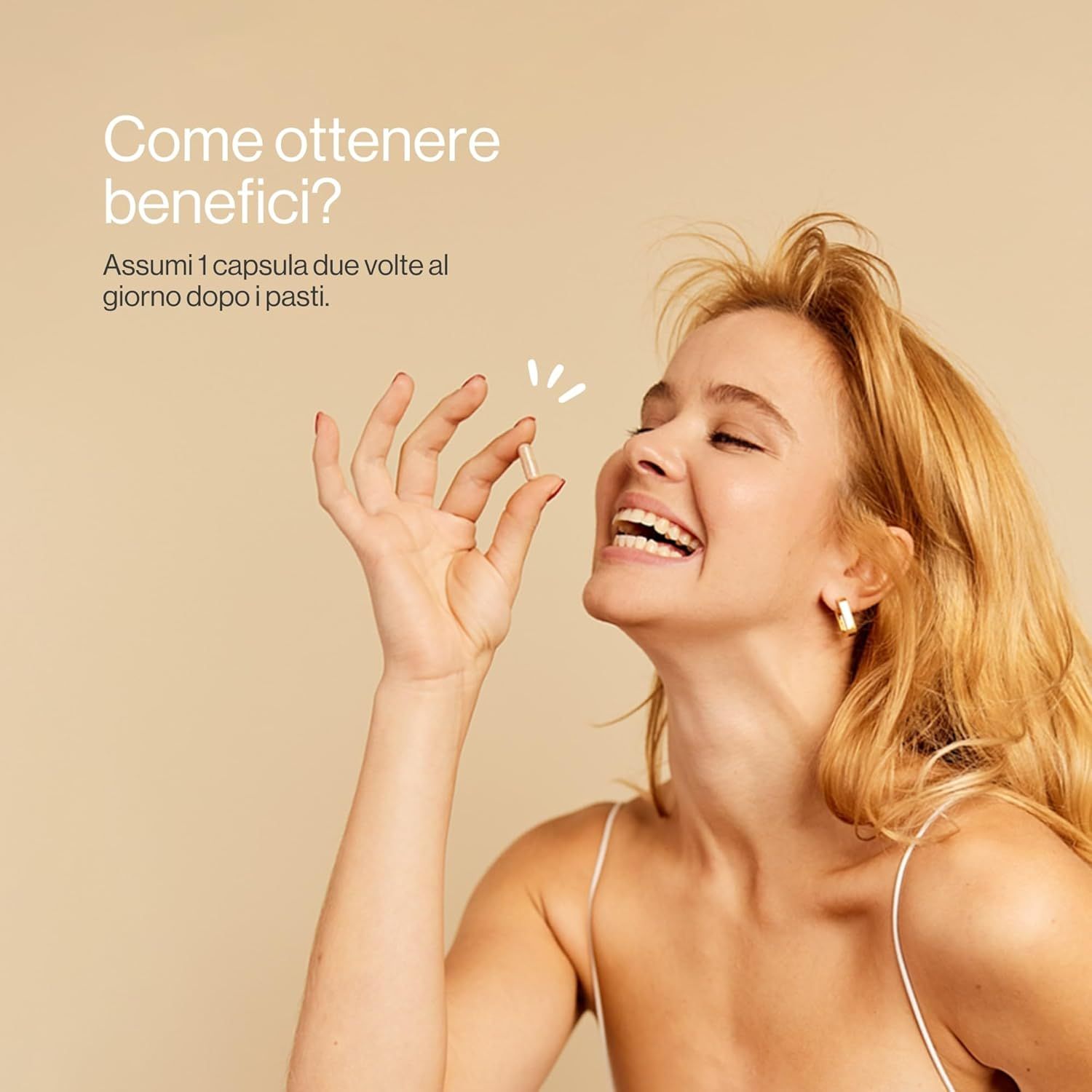 Donna sorridente che tiene una capsula. Testo: Assumere 1 capsula due volte al giorno dopo i pasti.