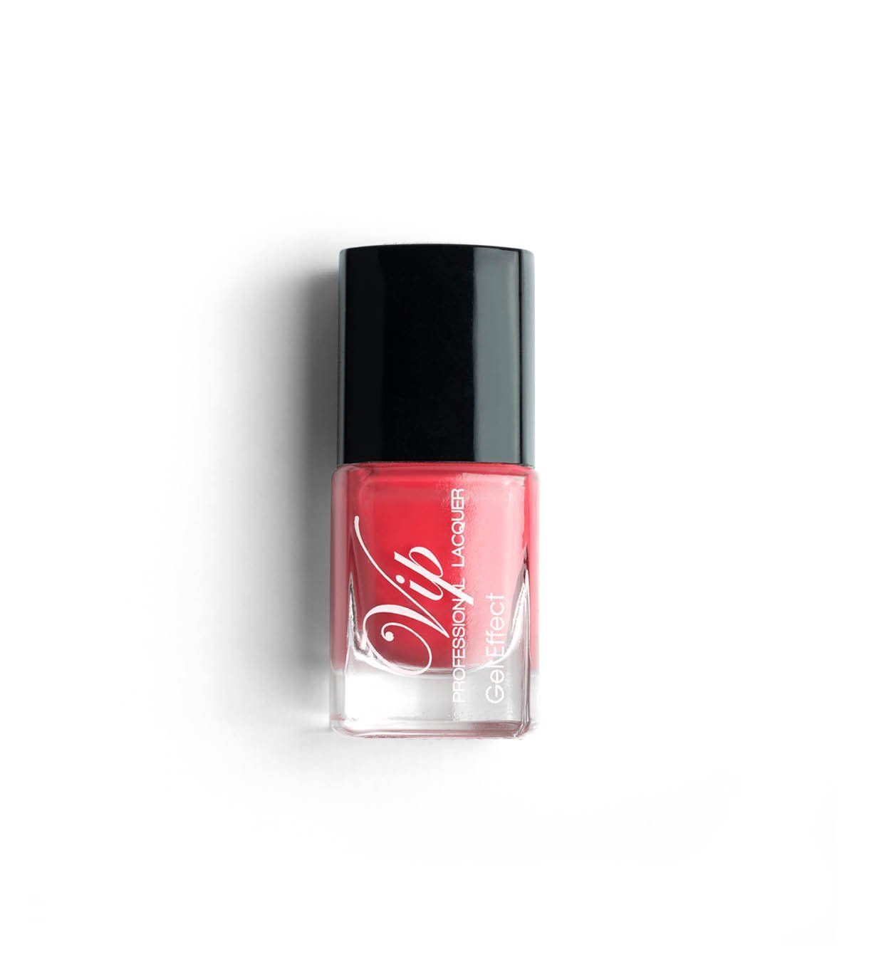 Flacone di smalto rosso con tappo nero. Marca: Vip Professional Lacquer.