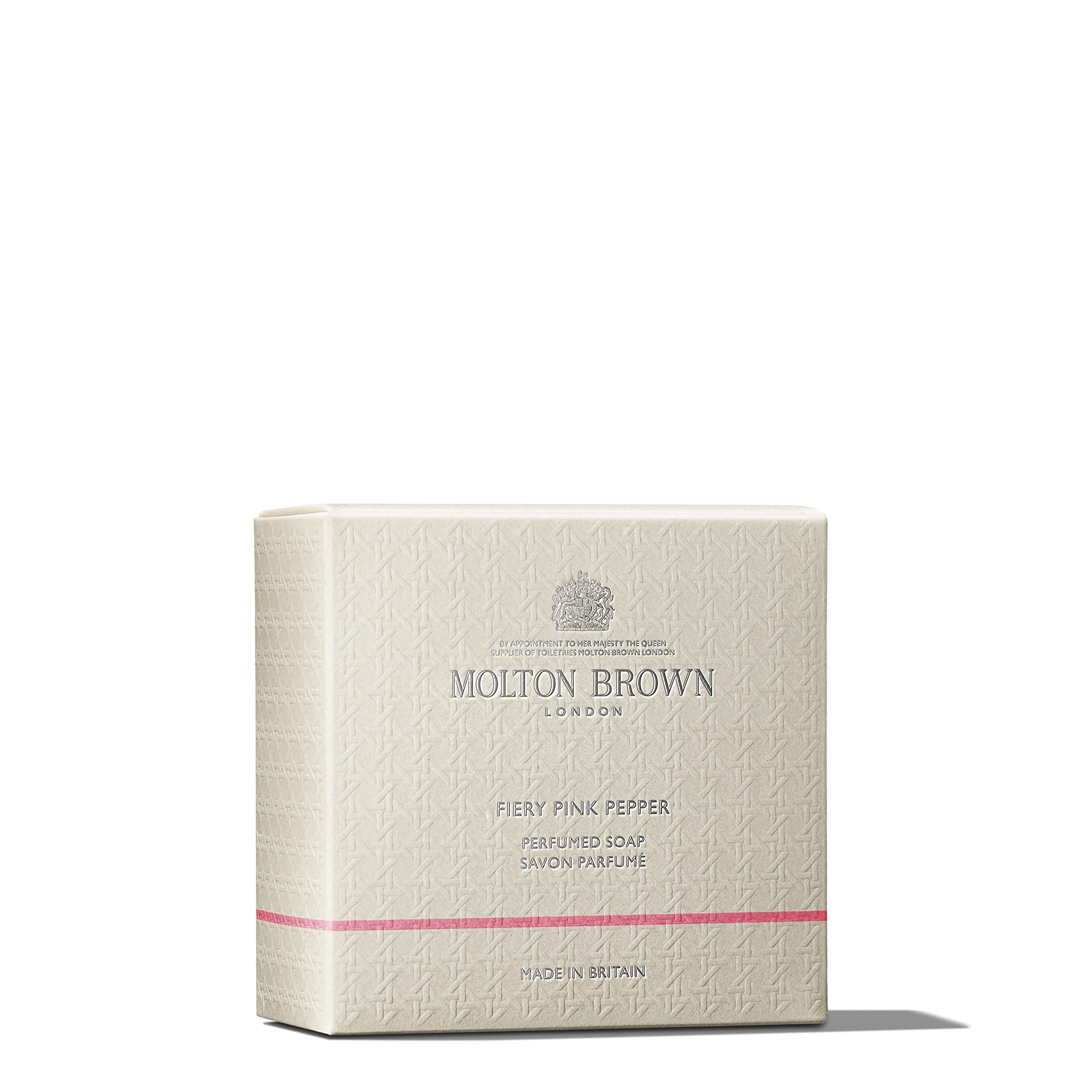 Confezione del sapone Fiery Pink Pepper di Molton Brown. Testo: "Fiery Pink Pepper", "Perfumed Soap", "Made in Britain".