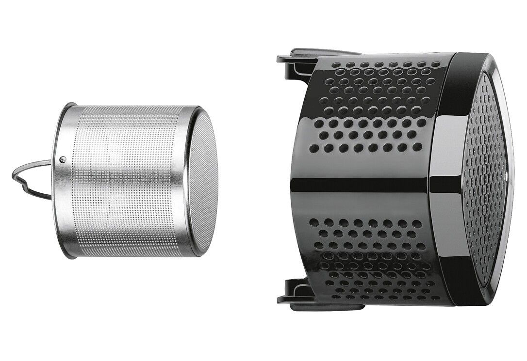 Due parti di un asciugacapelli: filtro e presa d'aria. Metallo e plastica.