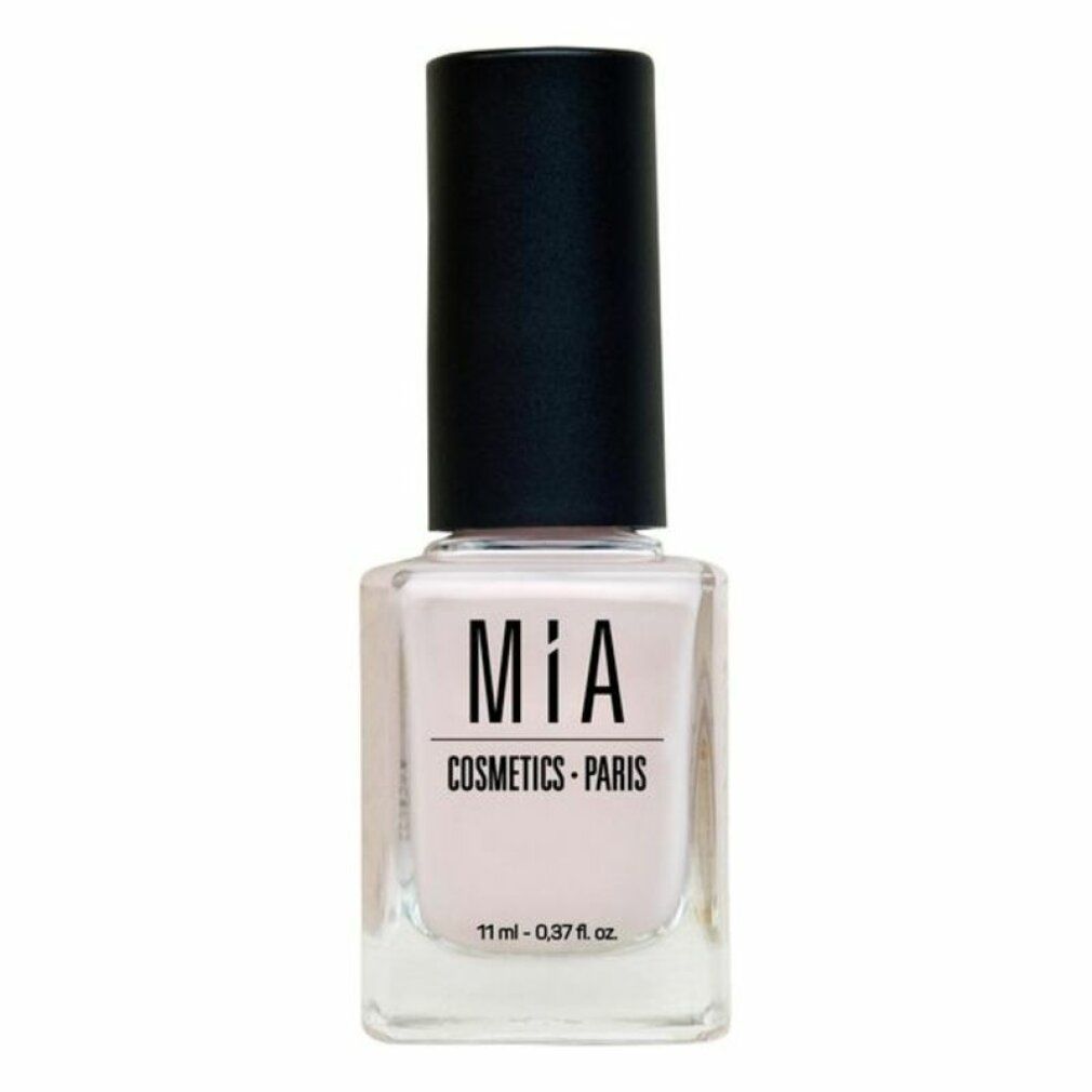 Flacone di smalto con tappo nero. Smalto rosa, flacone trasparente. Scritta: MÍA COSMETICS - PARIS. 11 ml.