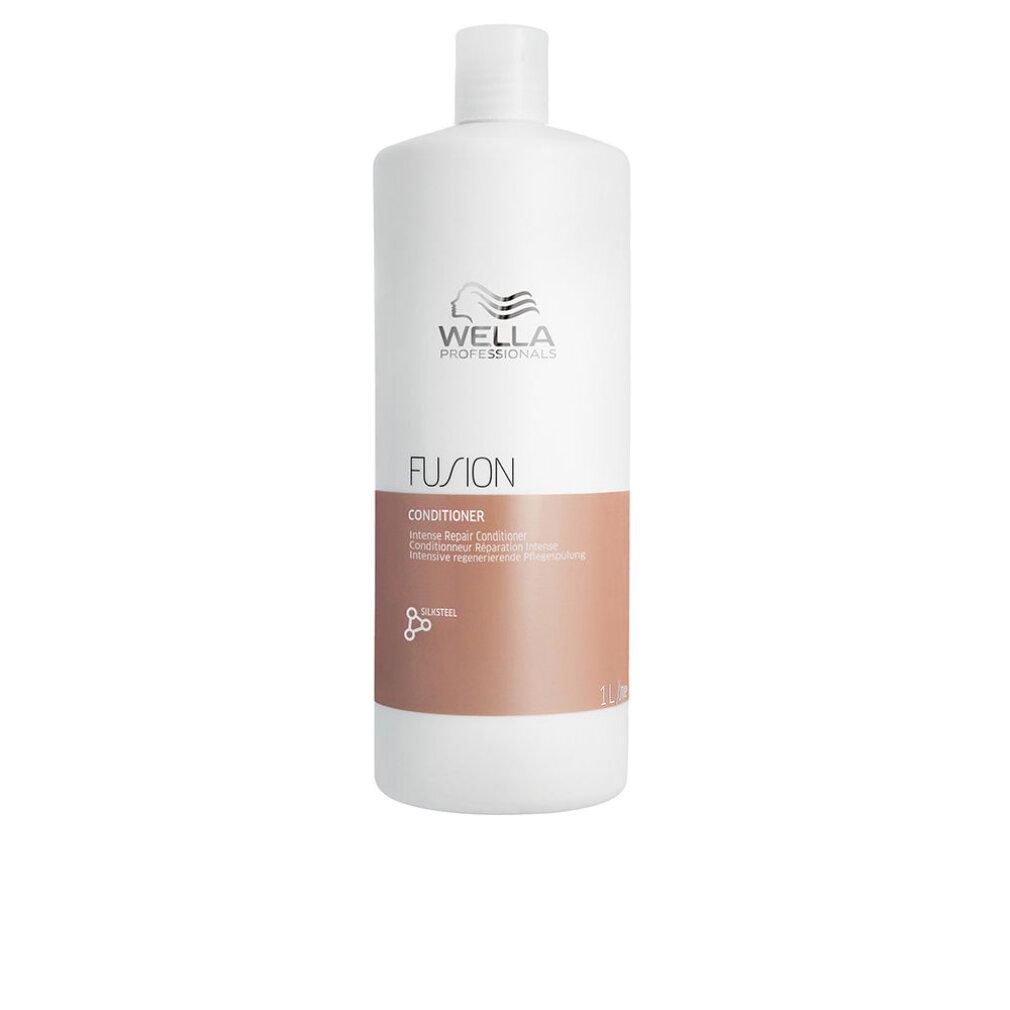 Flacone bianco alto con logo Wella e scritta FUSION Conditioner. Striscia marrone con testo. Flacone in piedi.