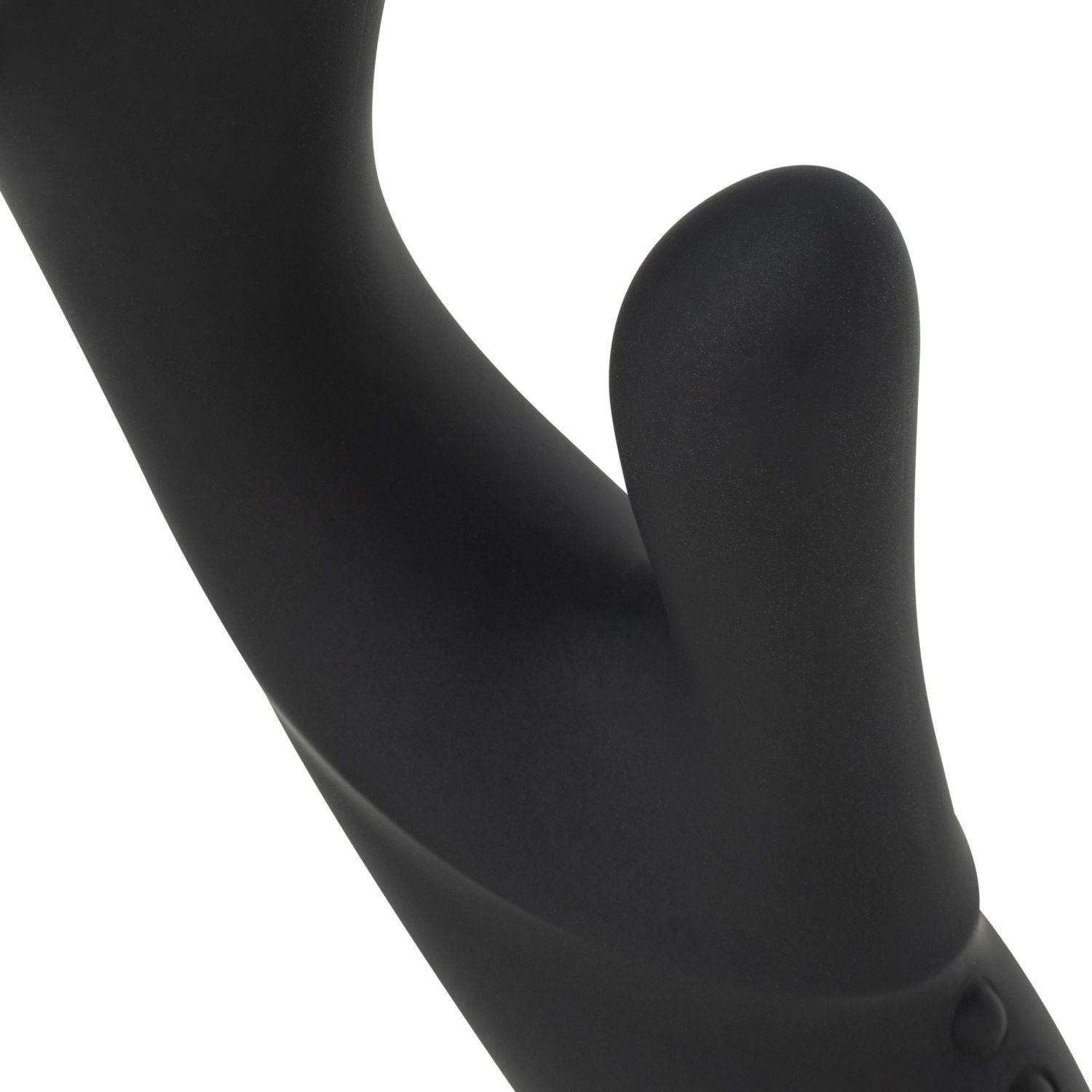 Vista ravvicinata del vibratore a coniglio nero, focus sulla forma curva e sullo stimolatore del clitoride.