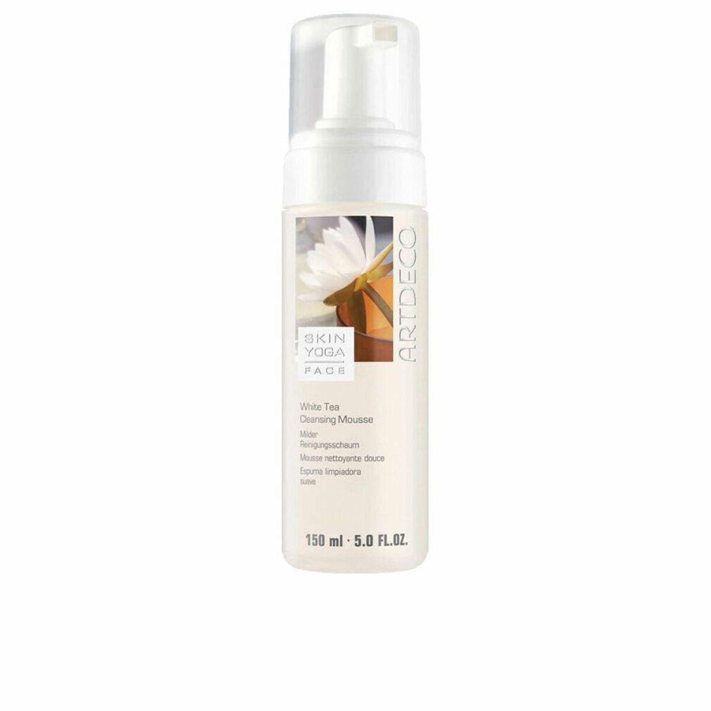 Flacone bianco con erogatore. Scritta: Artdeco, Skin Yoga Face, White Tea Cleansing Mousse. Immagine floreale.