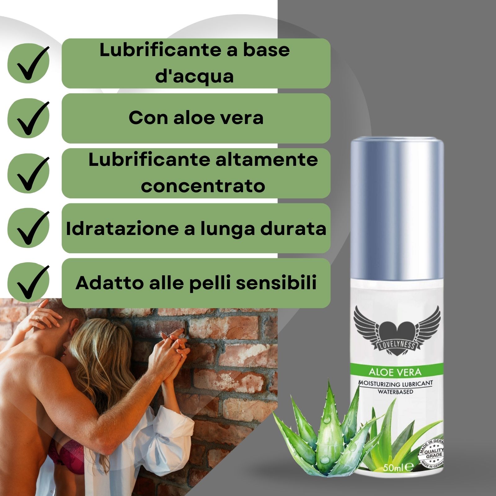 Flacone di lubrificante con testo. Aloe Vera, Moisturizing Lubricant, Waterbased. Coppia si tocca. Testo: Lubrificante a base d'acqua, con aloe vera.