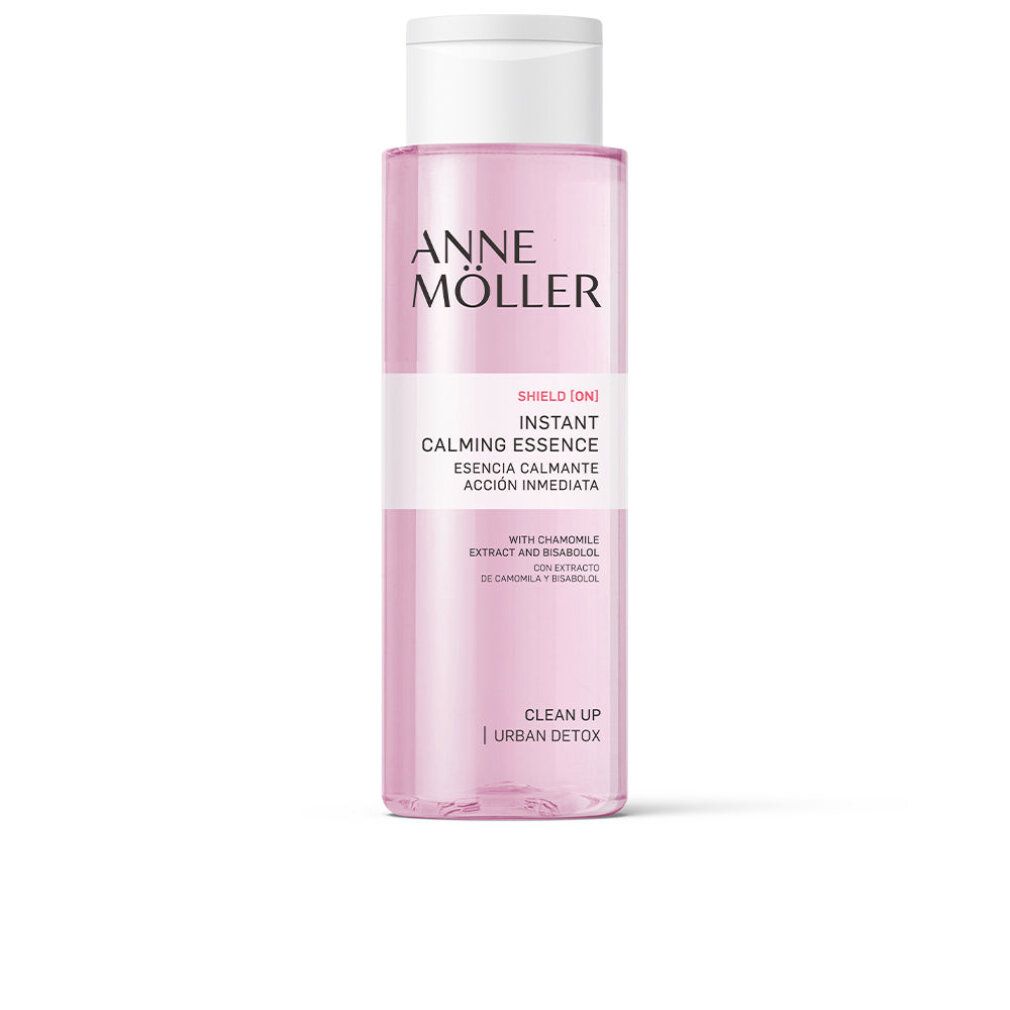 Flacone rosa con tappo bianco. Scritta: Anne Möller, Instant Calming Essence, Clean Up Urban Detox. Con camomilla.