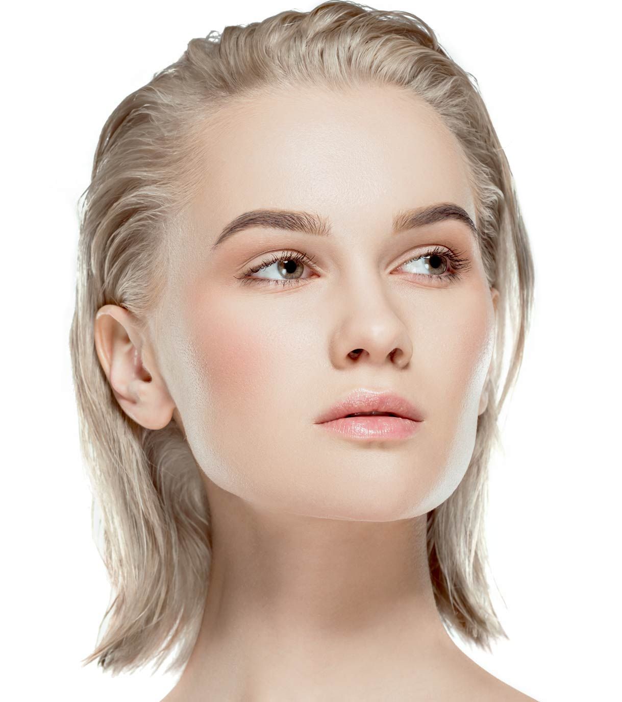 Ritratto di una giovane donna con capelli biondi e carnagione chiara, che guarda di lato.