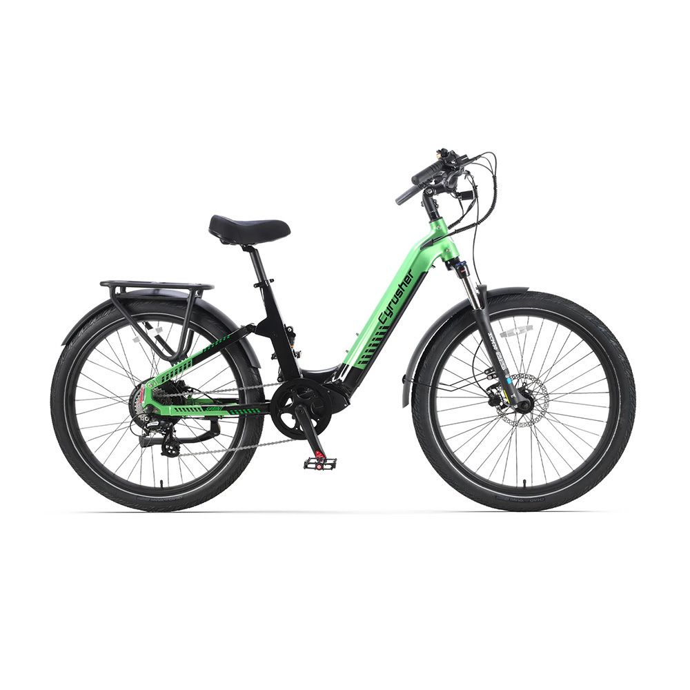 E-bike verde con componenti neri. Marchio visibile: Cyrusher. Pneumatici larghi, portapacchi, parafanghi. Su sfondo bianco.