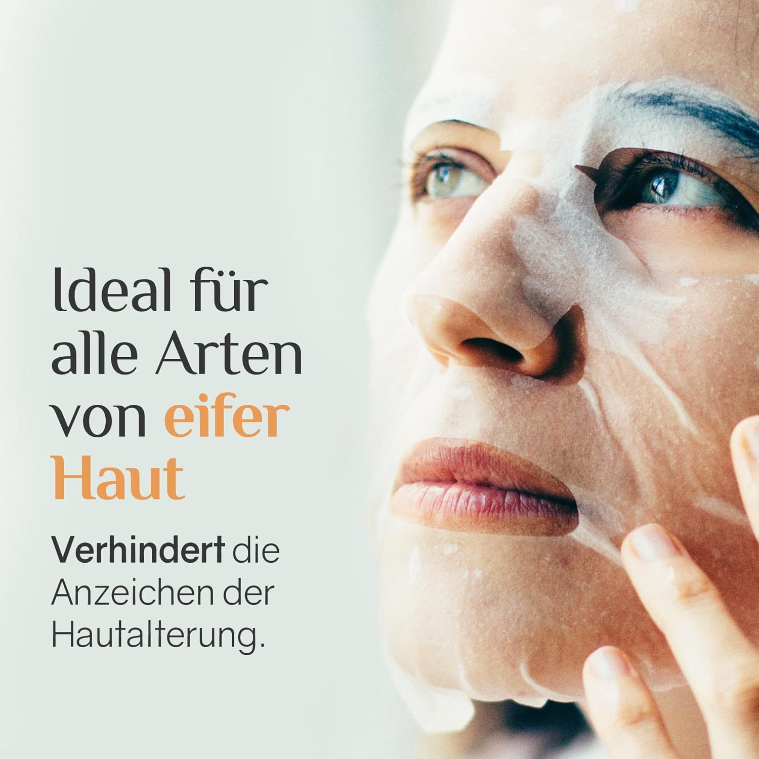 Viso di una donna con maschera per il viso. Testo: Ideale per tutti i tipi di pelle. Previene i segni dell'invecchiamento cutaneo.