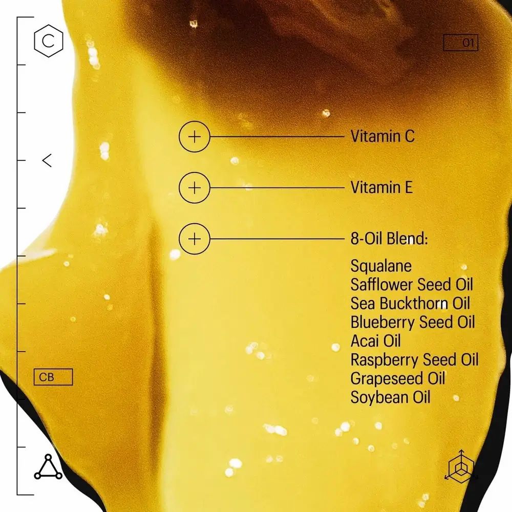 Liquido giallastro con testo: Vitamina C, Vitamina E, Miscela 8 oli: Squalano, Olio di cartamo, Olio di olivello spinoso, Olio di mirtillo, Olio di acai, Olio di semi di lampone, Olio di semi d'uva, Olio di soia.